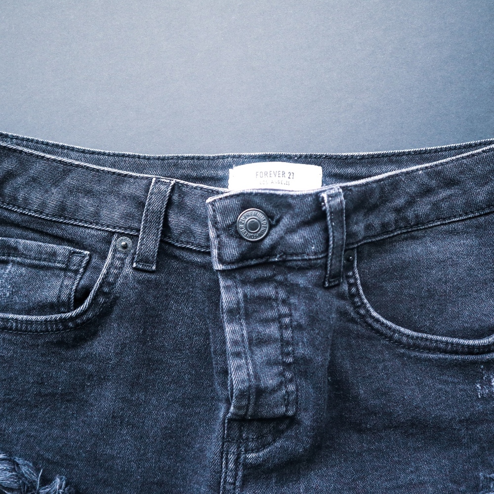F21 | Shredded Cheeky Jean Shorts - Picture 2 of 4